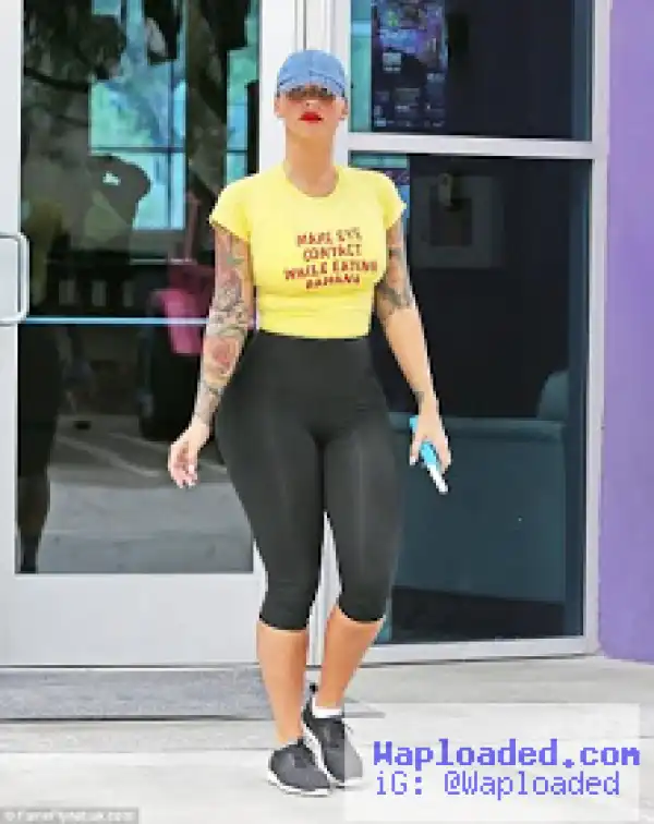 Amber Rose shows off her Amazing curves in leggins and a slogan t-shirt